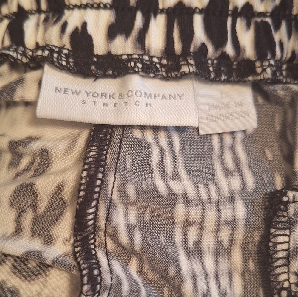 New York & Co Snake Print Jogger pants large *M1 - Picture 6 of 8